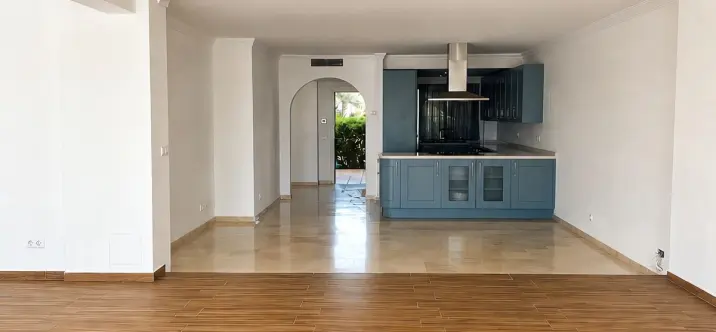 Sale of ground floor apartment in Estepona 4