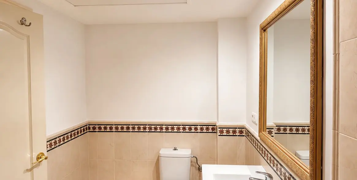 Sale of ground floor apartment in Estepona 13