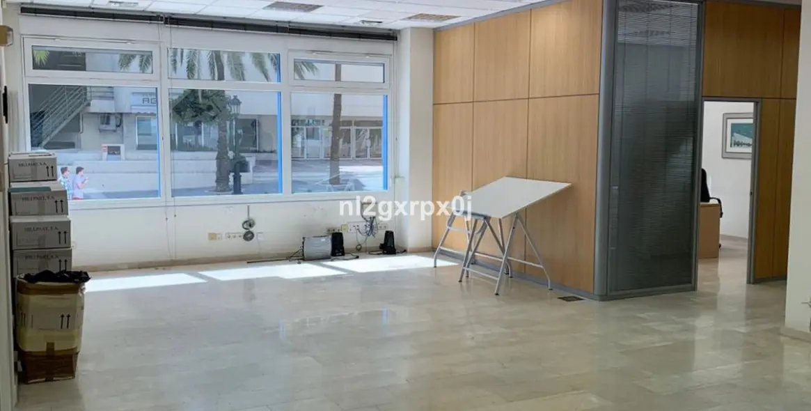 Sale of office in Marbella 11