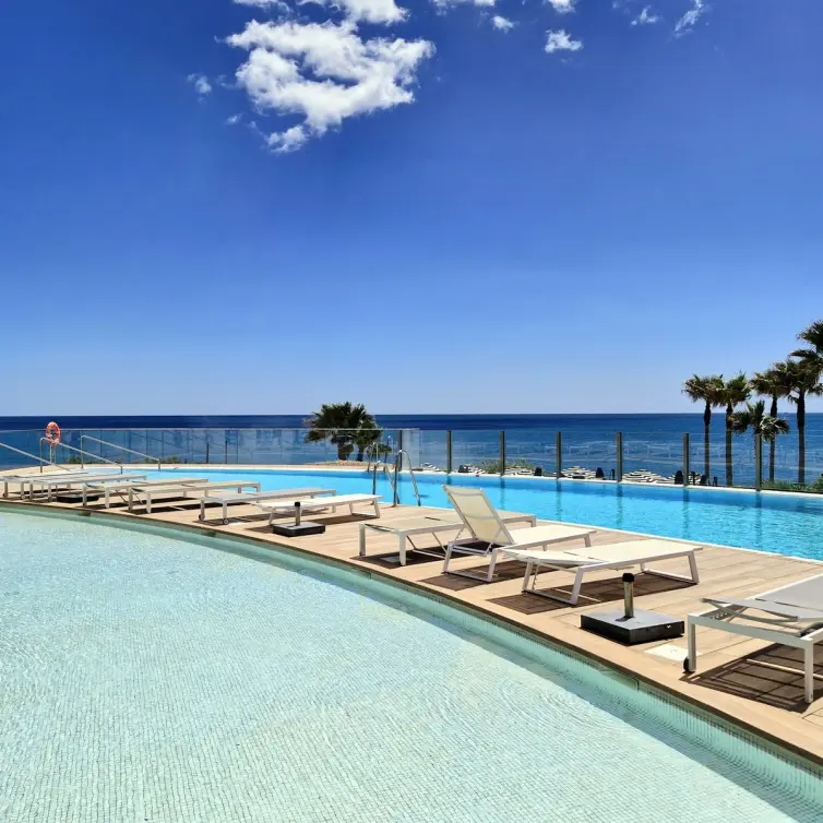 Venta de apartamento en planta media en Estepona