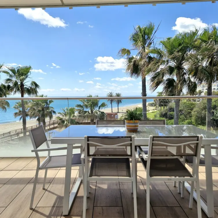 Venta de apartamento en planta media en Estepona