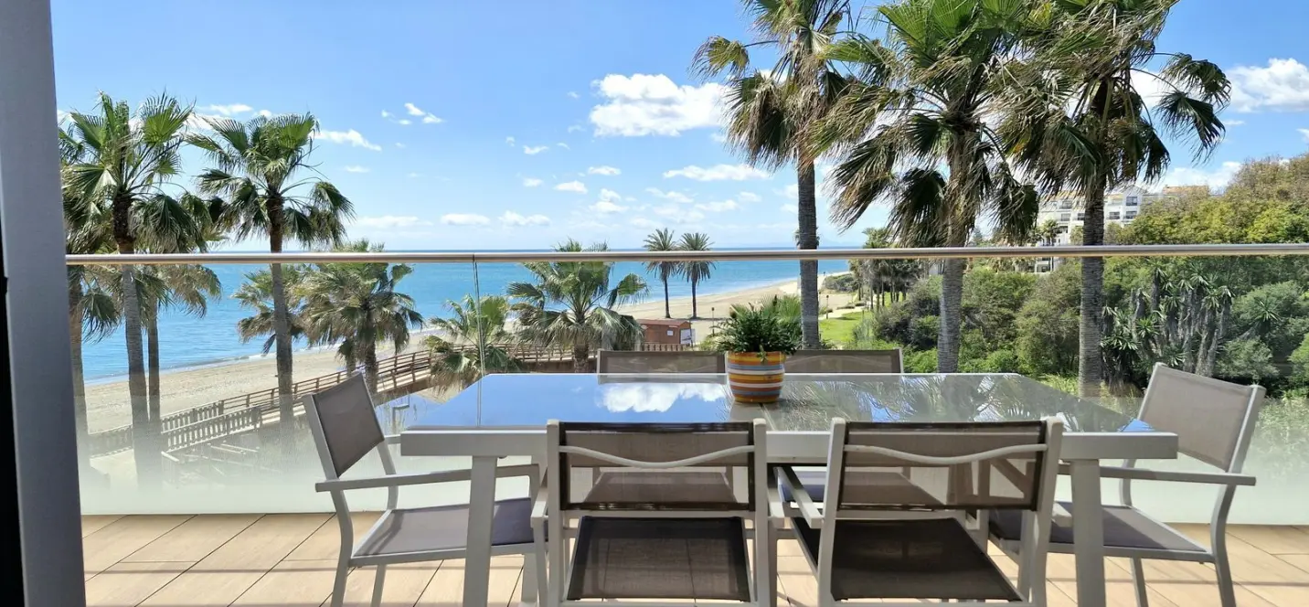 Venta de apartamento en planta media en Estepona 3