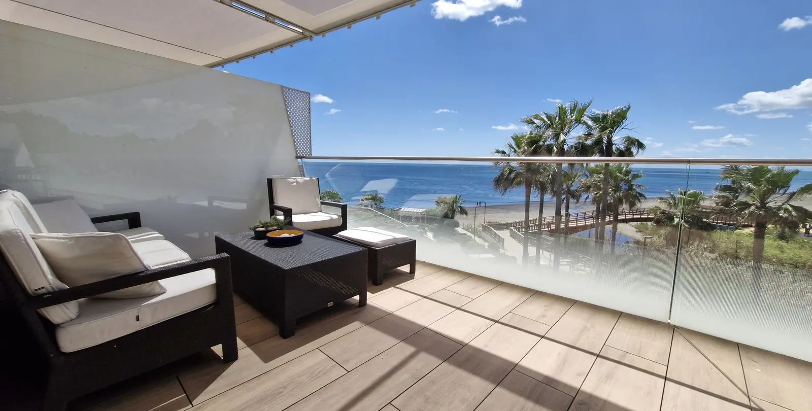 Venta de apartamento en planta media en Estepona 6