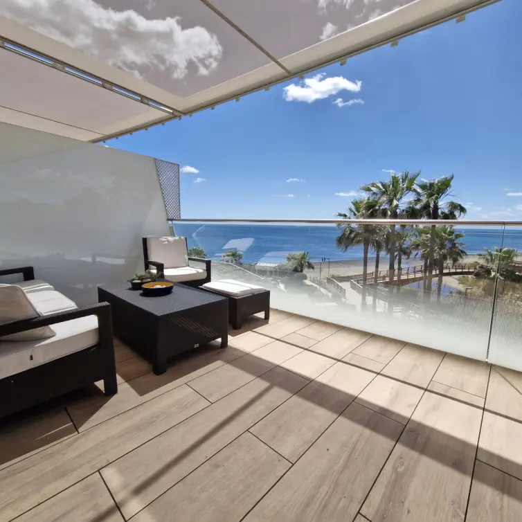Venta de apartamento en planta media en Estepona