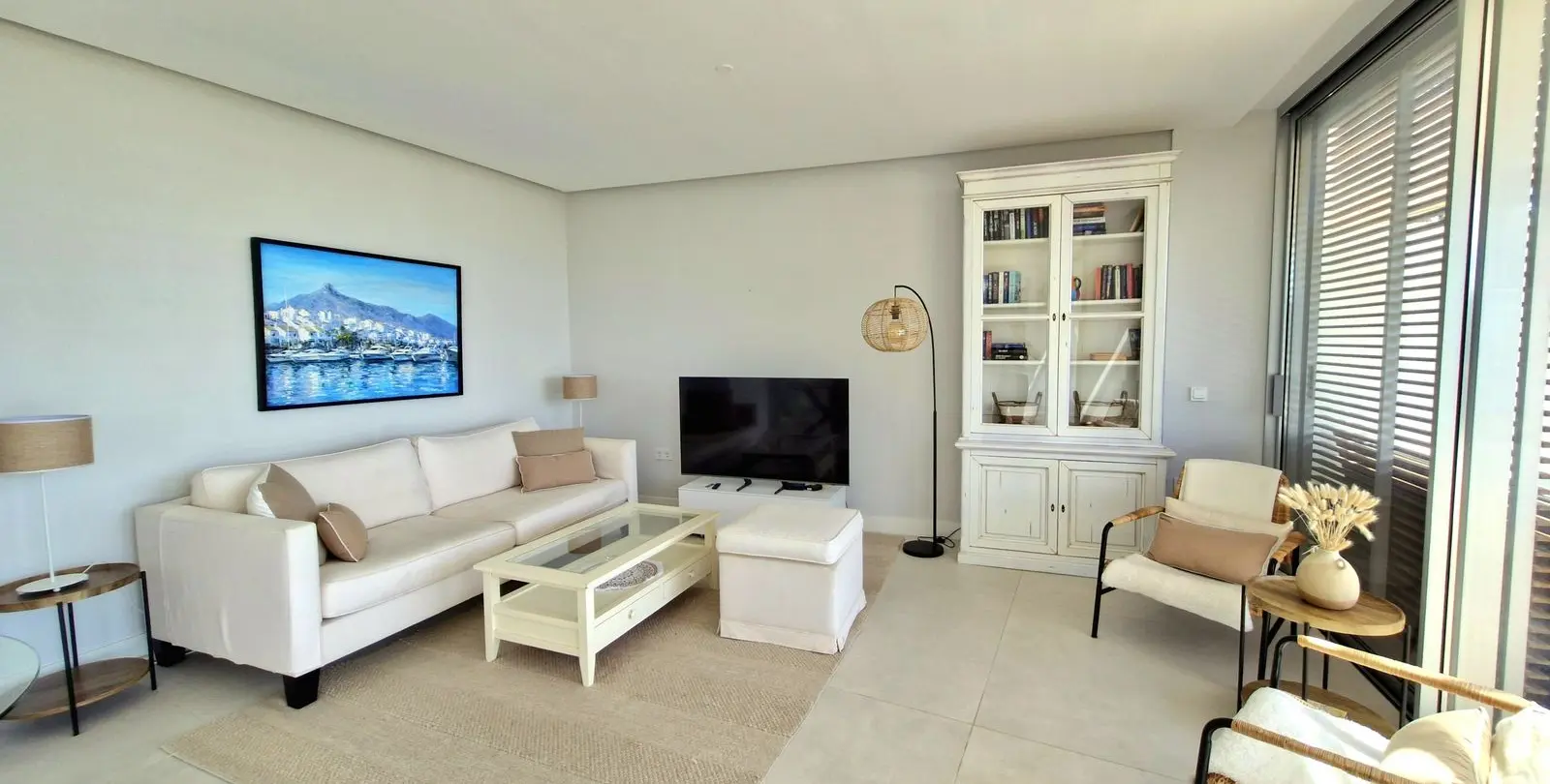 Venta de apartamento en planta media en Estepona 11