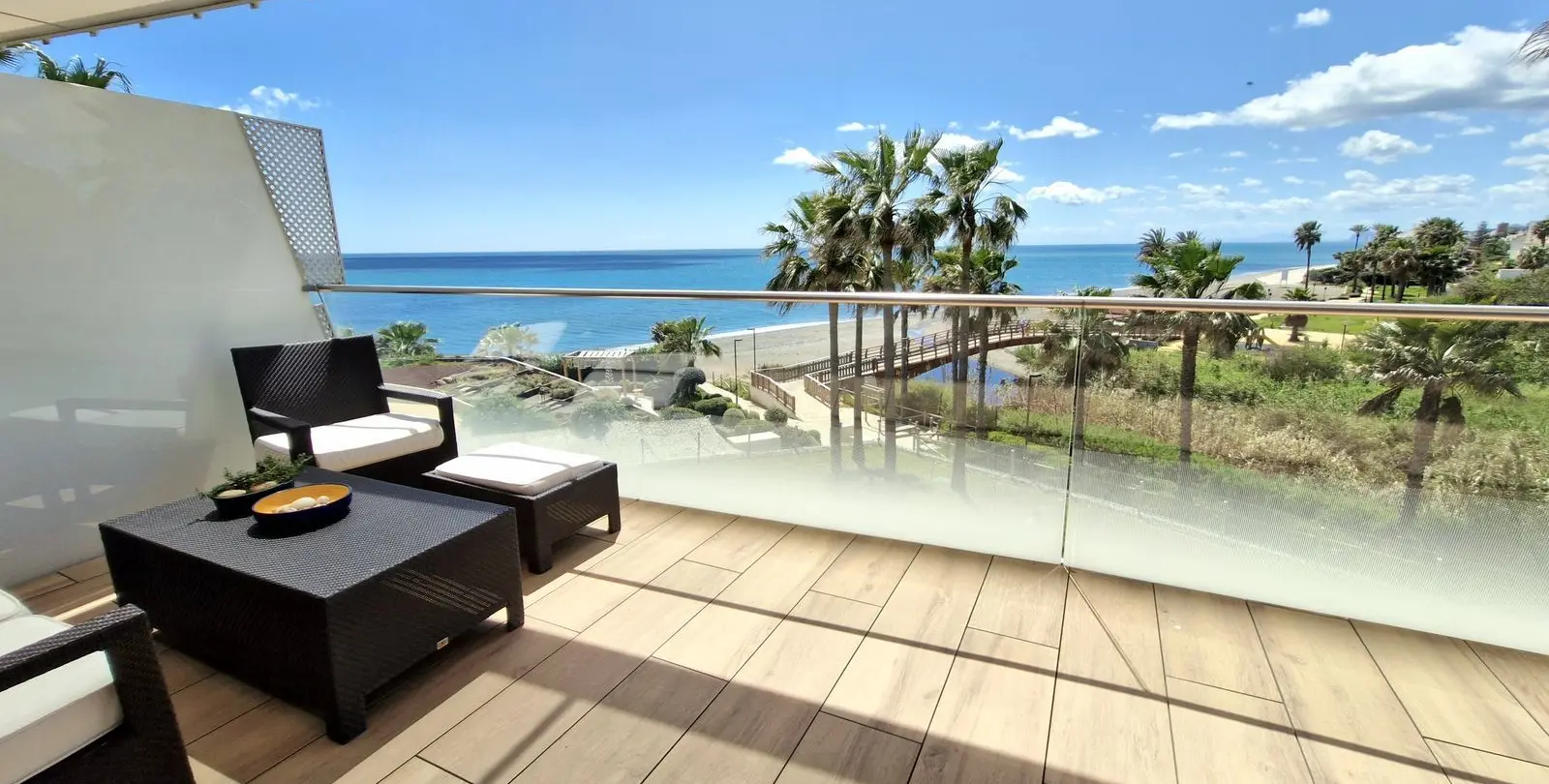 Venta de apartamento en planta media en Estepona 14