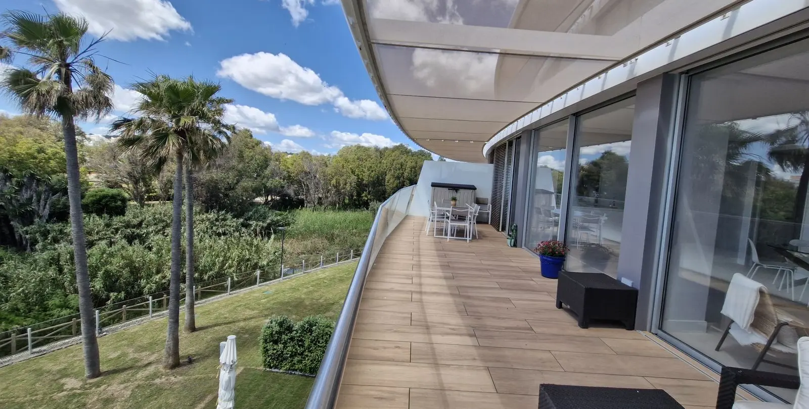 Venta de apartamento en planta media en Estepona 15