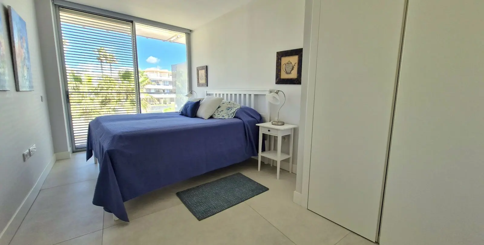 Venta de apartamento en planta media en Estepona 17