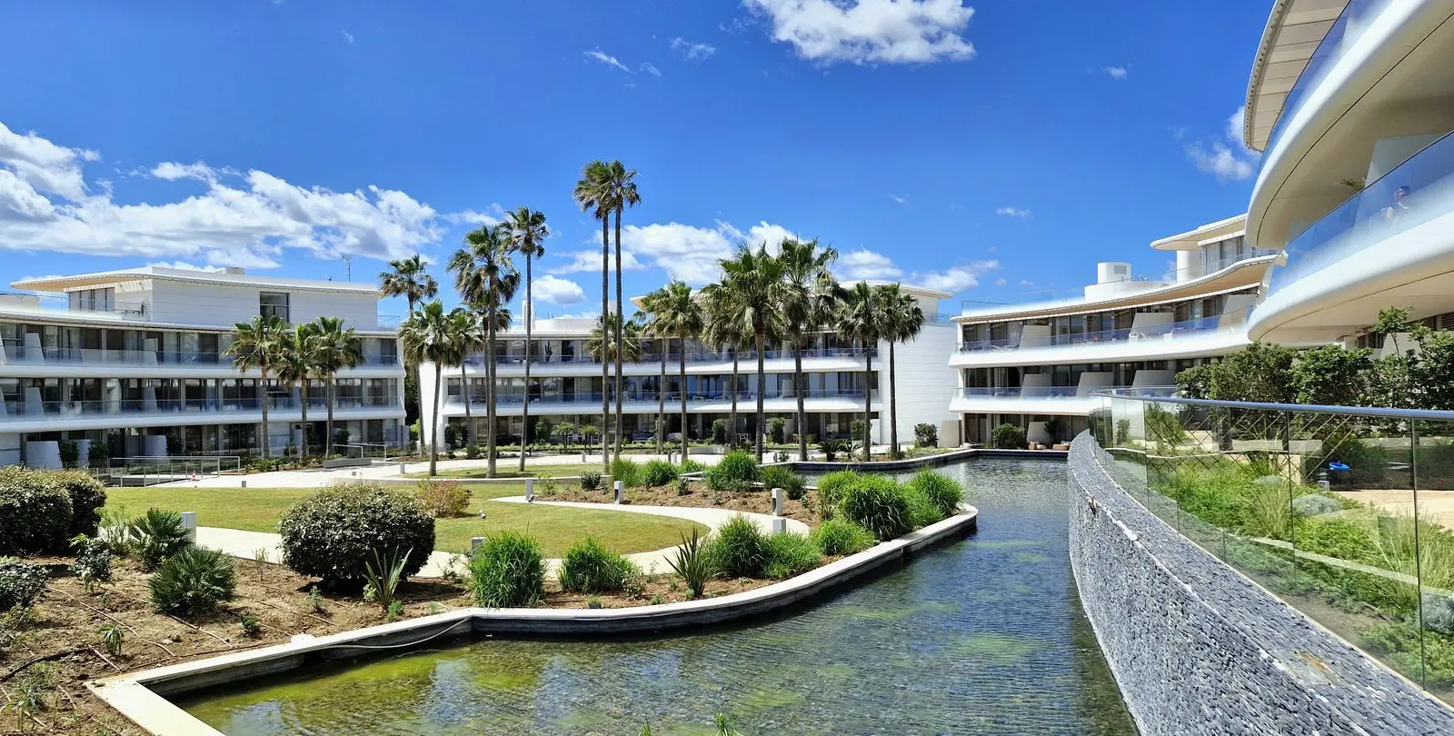 Venta de apartamento en planta media en Estepona 23