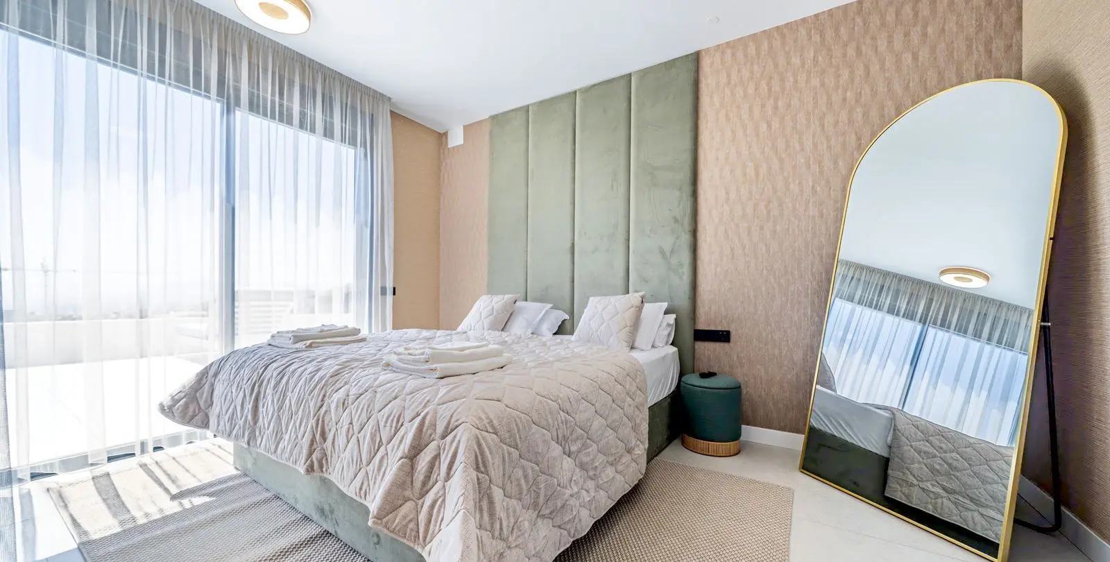 Short-term rent of penthouse duplex in Altos de los Monteros 21