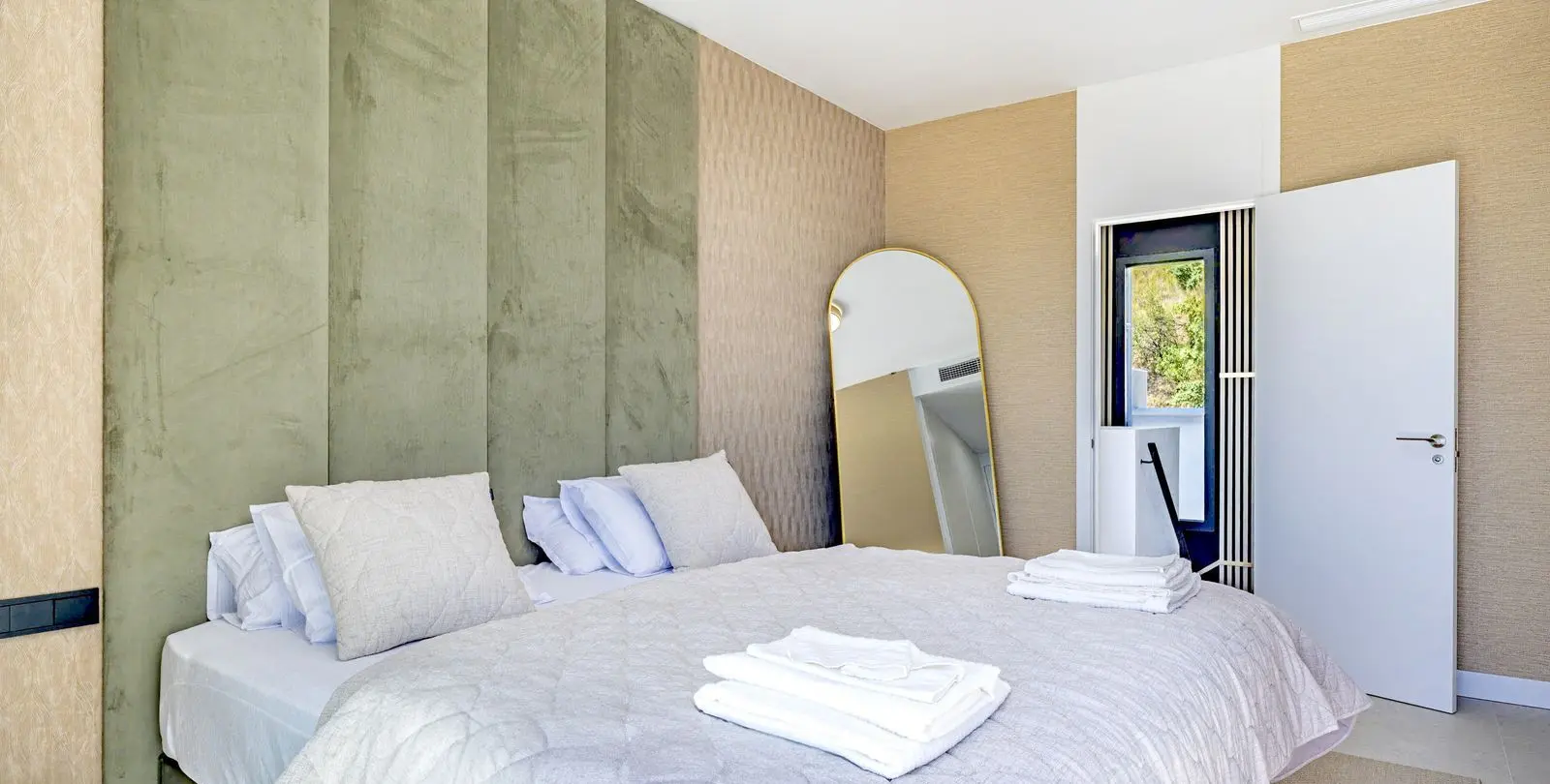 Short-term rent of penthouse duplex in Altos de los Monteros 25