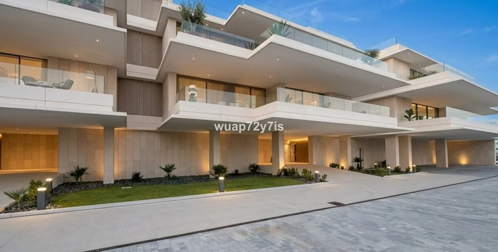 Venta de apartamento en planta media en La Quinta 2