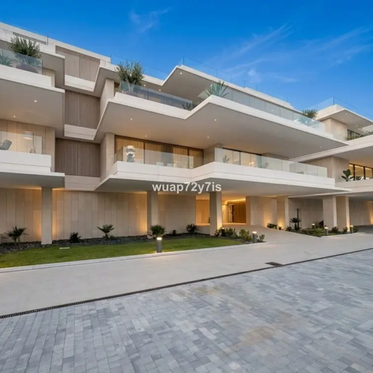 Venta de apartamento en planta media en La Quinta