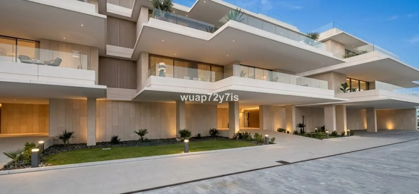 Venta de apartamento en planta media en La Quinta 1