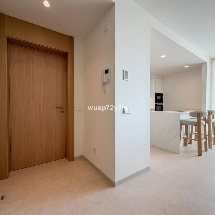 Venta de apartamento en planta media en La Quinta