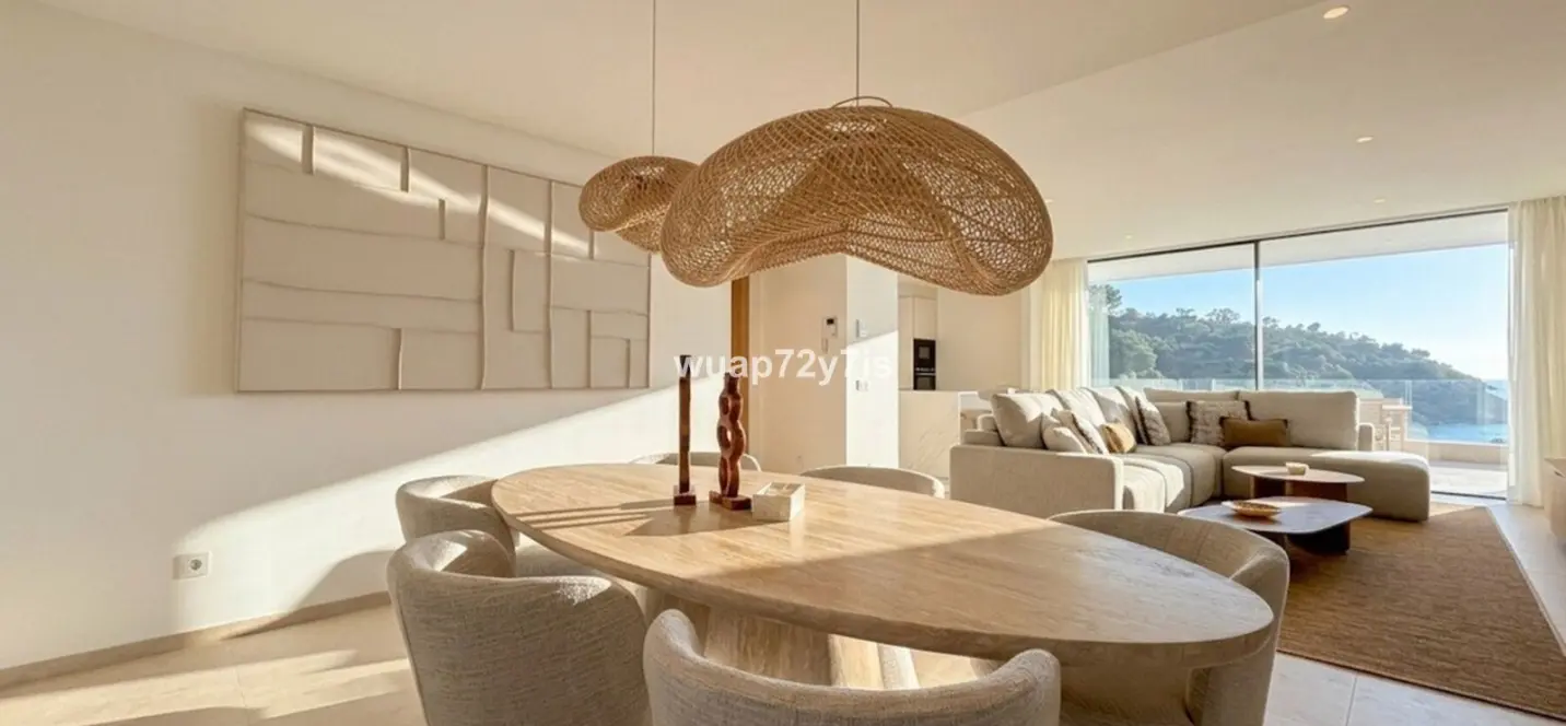 Venta de apartamento en planta media en La Quinta 3