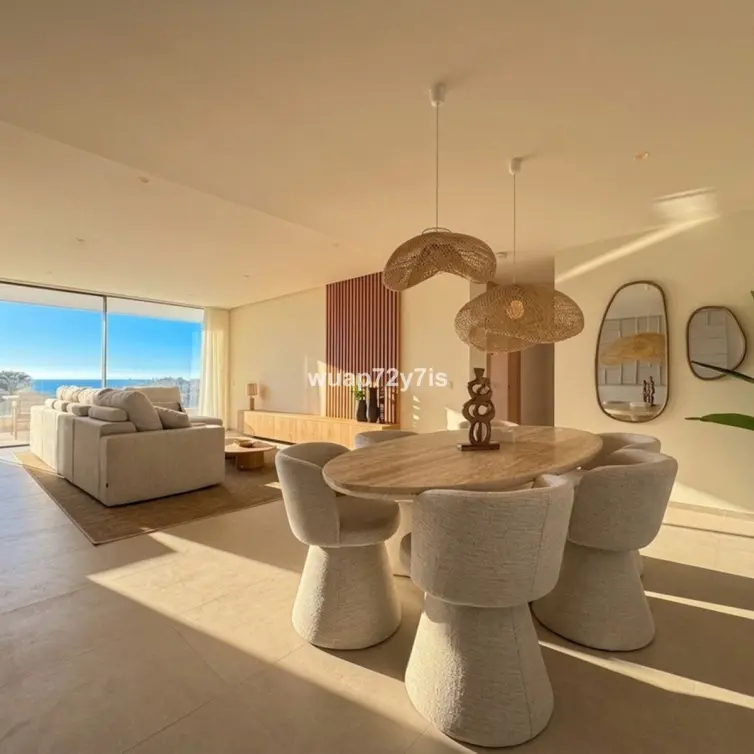 Venta de apartamento en planta media en La Quinta