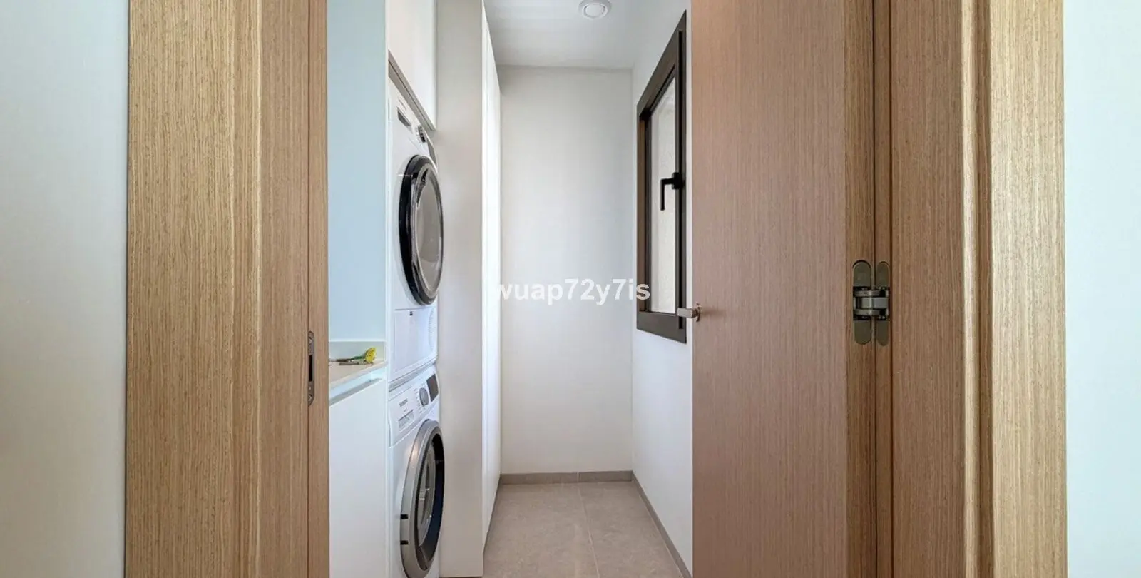 Venta de apartamento en planta media en La Quinta 13