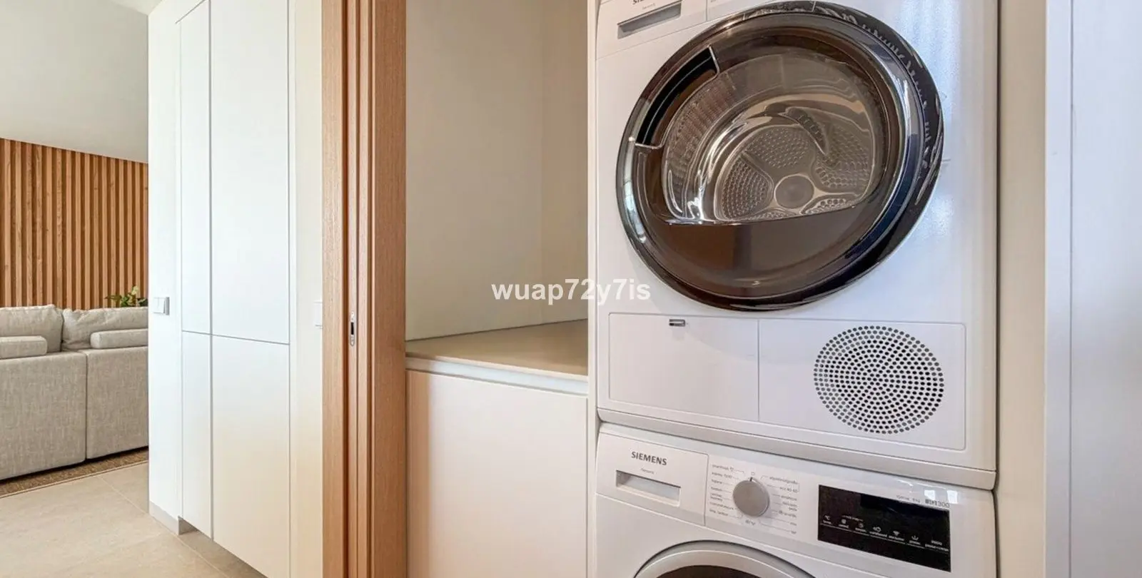 Venta de apartamento en planta media en La Quinta 14