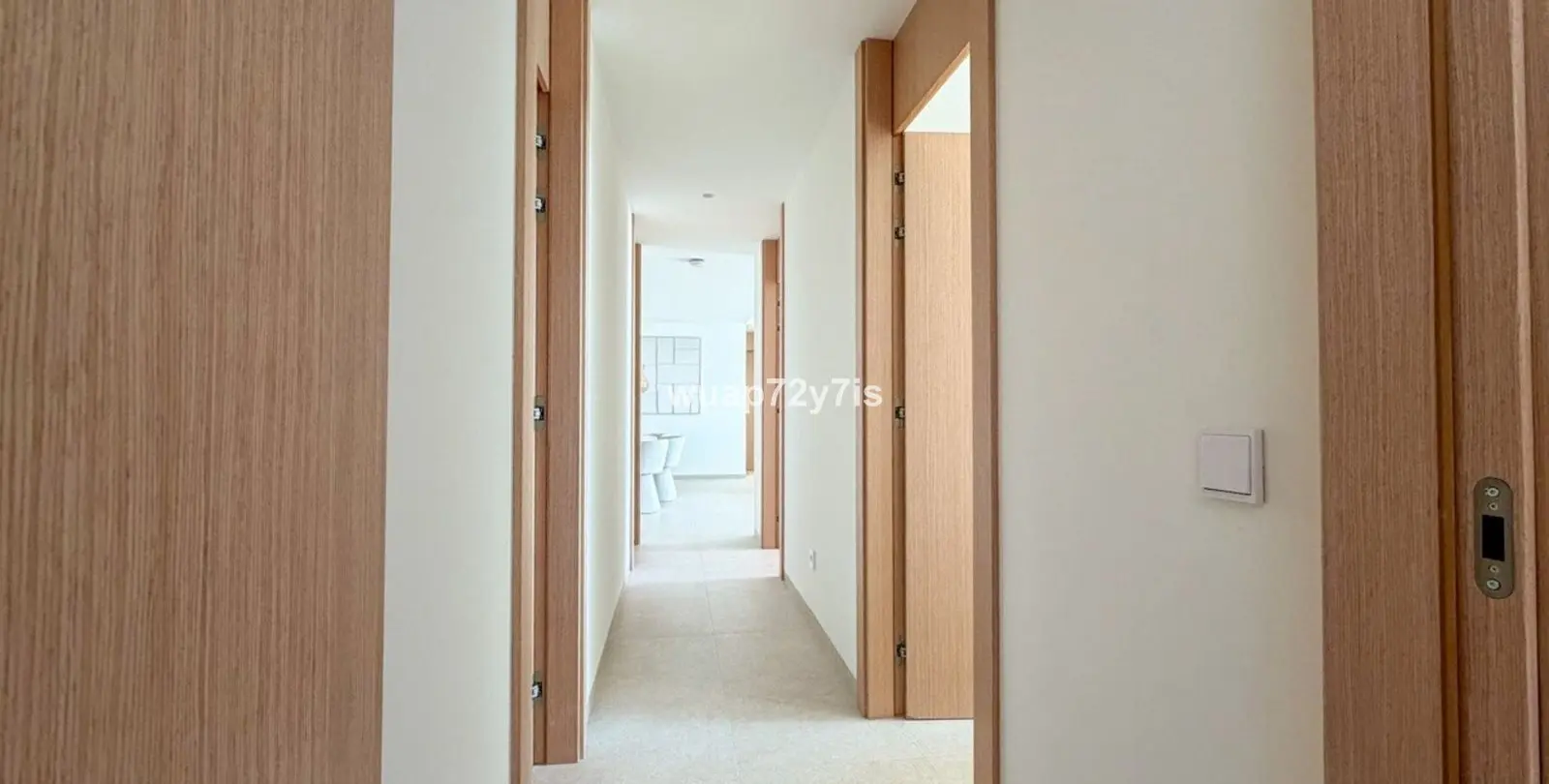 Venta de apartamento en planta media en La Quinta 22