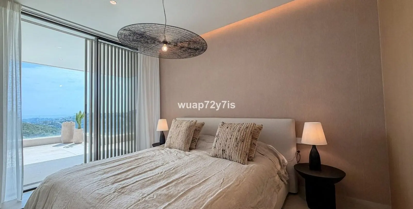 Venta de apartamento en planta media en La Quinta 29