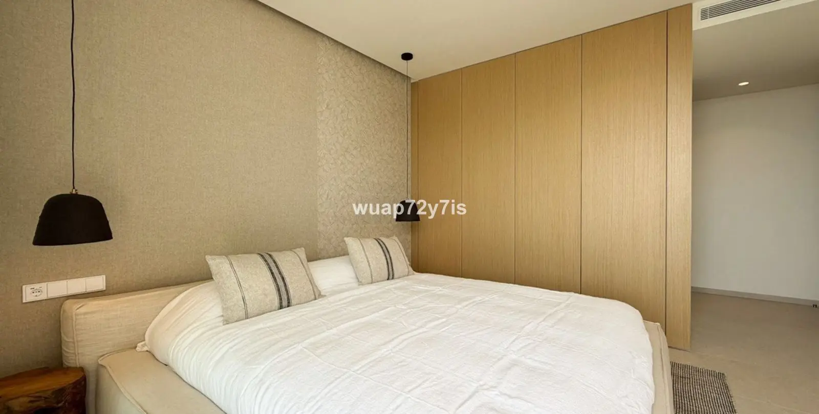 Venta de apartamento en planta media en La Quinta 36