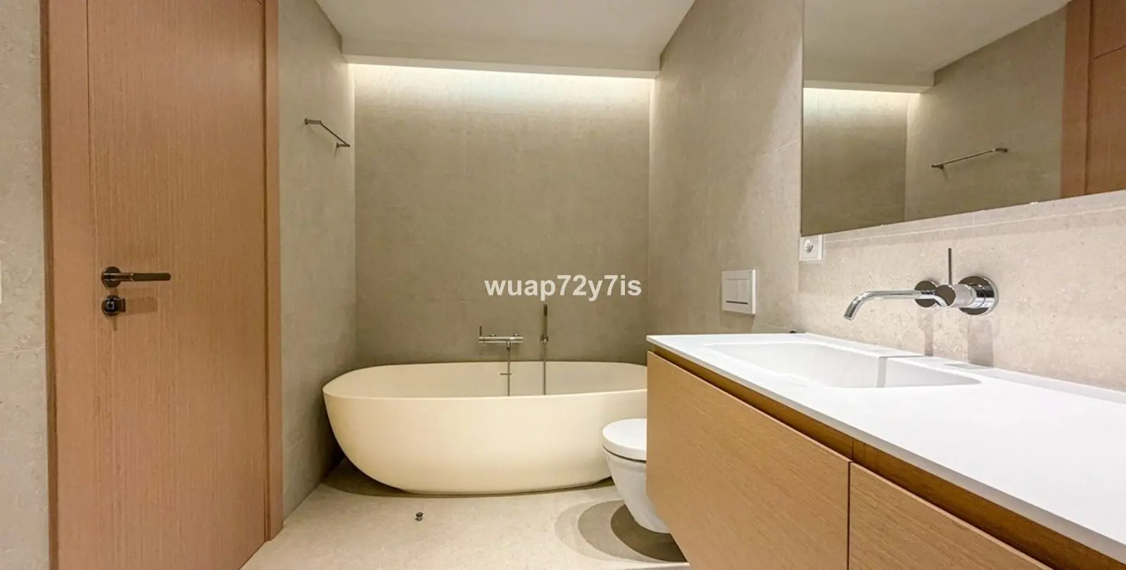 Venta de apartamento en planta media en La Quinta 41