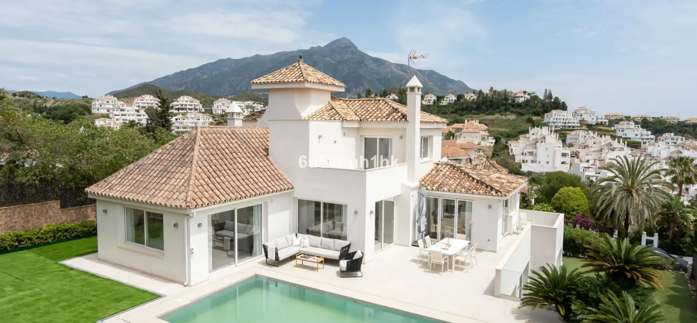 Sale of detached villa in Marbella 0