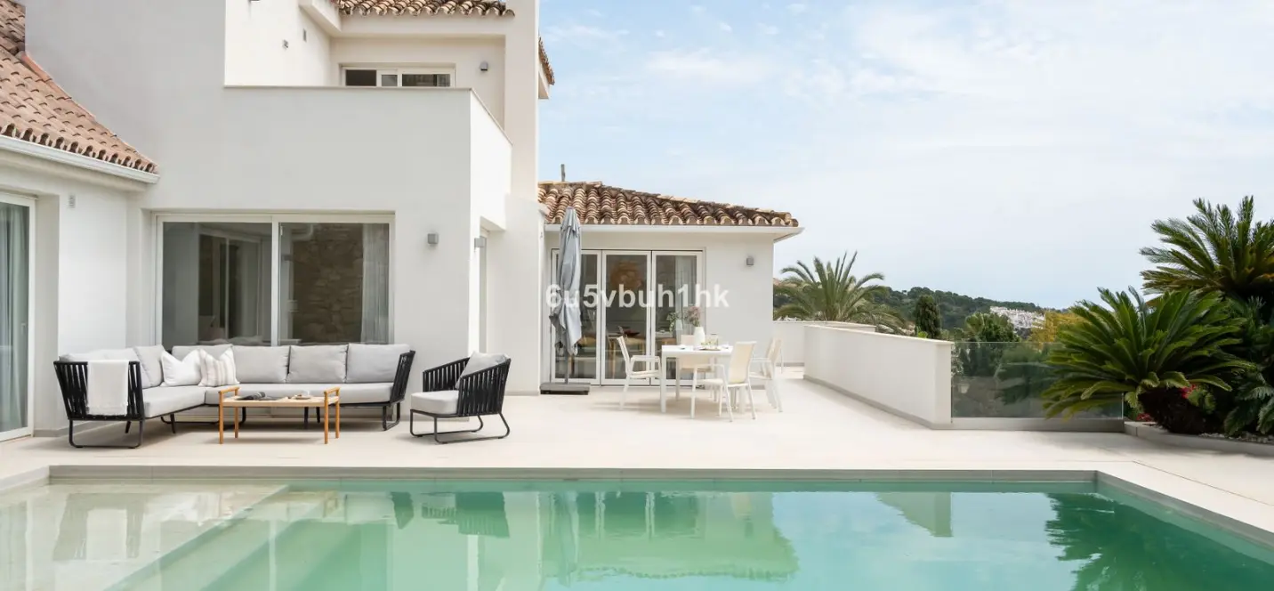Sale of detached villa in Marbella 2