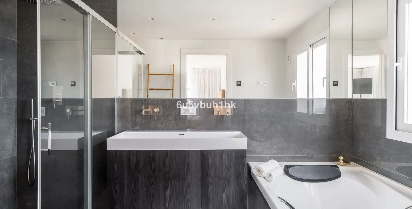Sale of detached villa in Marbella 32