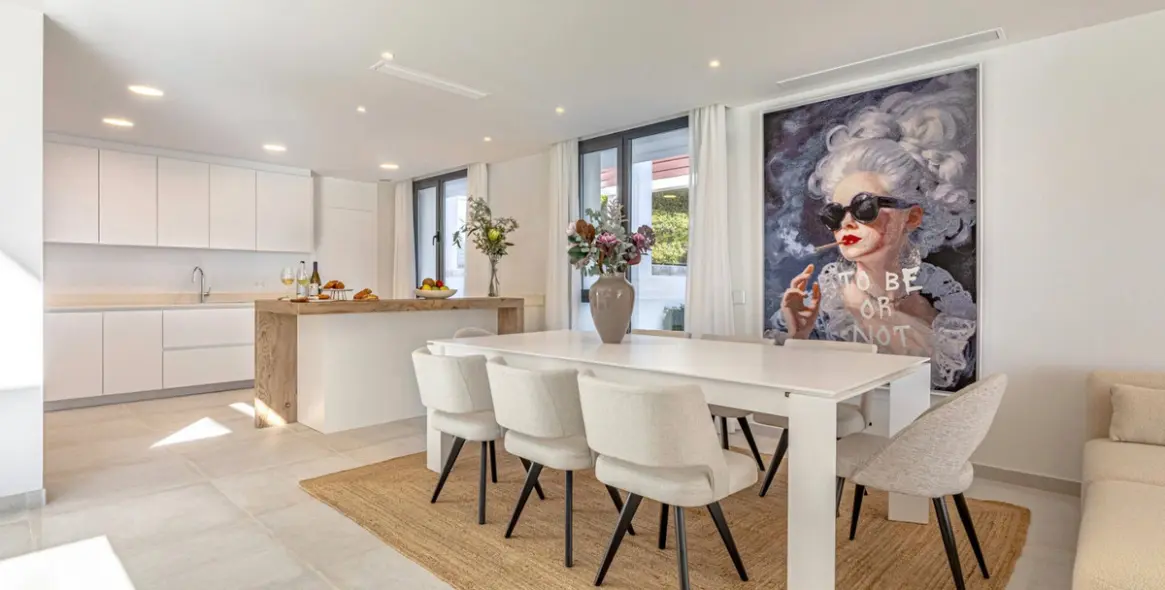 Sale of detached villa in El Paraiso 4