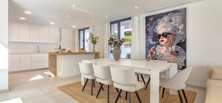 Sale of detached villa in El Paraiso 3