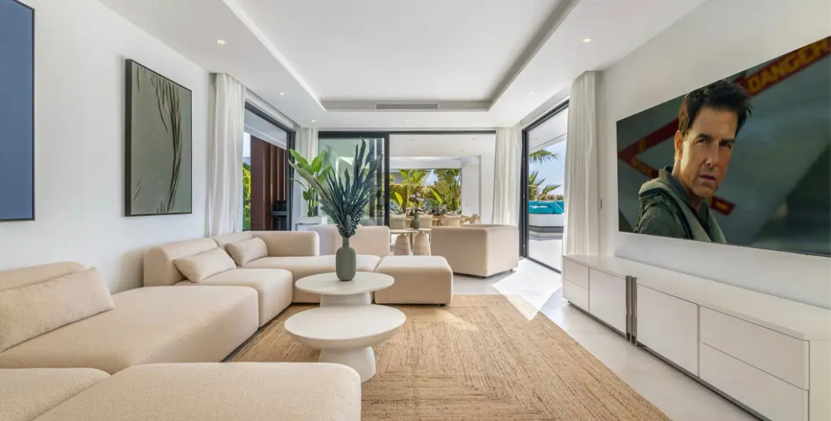 Sale of detached villa in El Paraiso 7