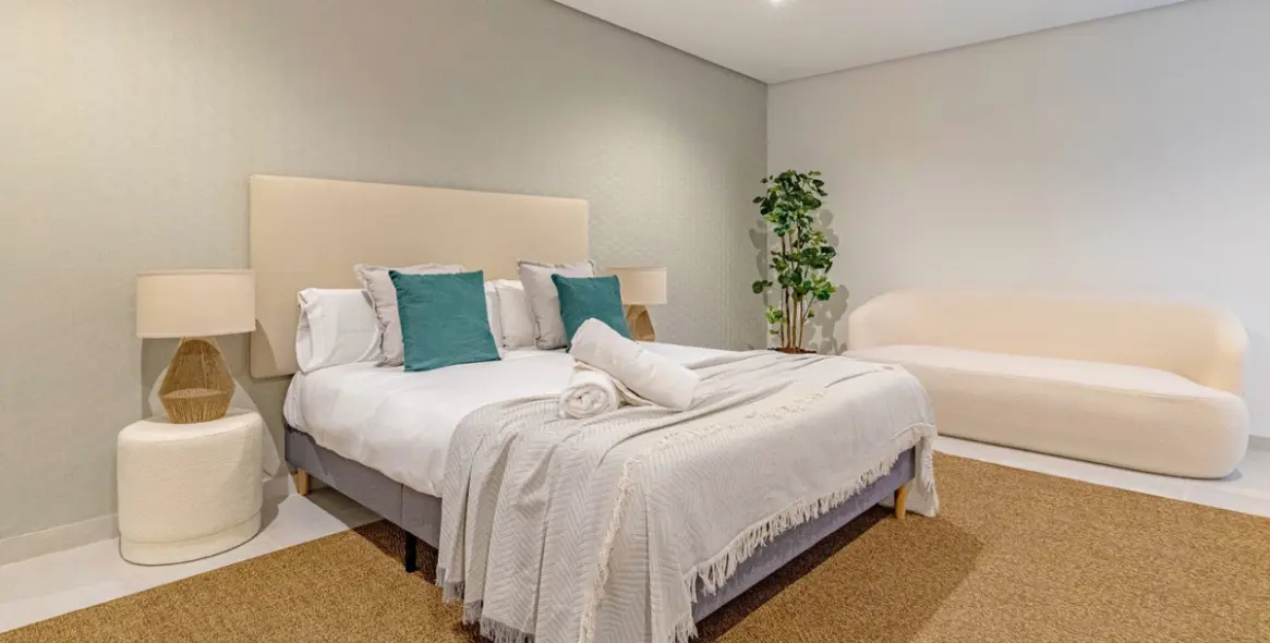 Sale of detached villa in El Paraiso 13