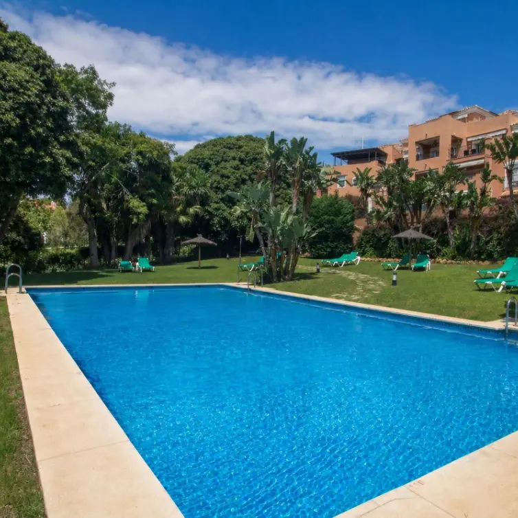 Long-term rent of middle floor apartment in Guadalmina Alta