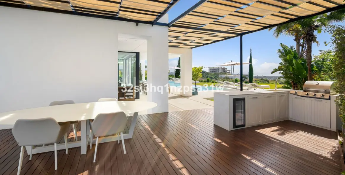 Short-term rent of detached villa in Estepona 10
