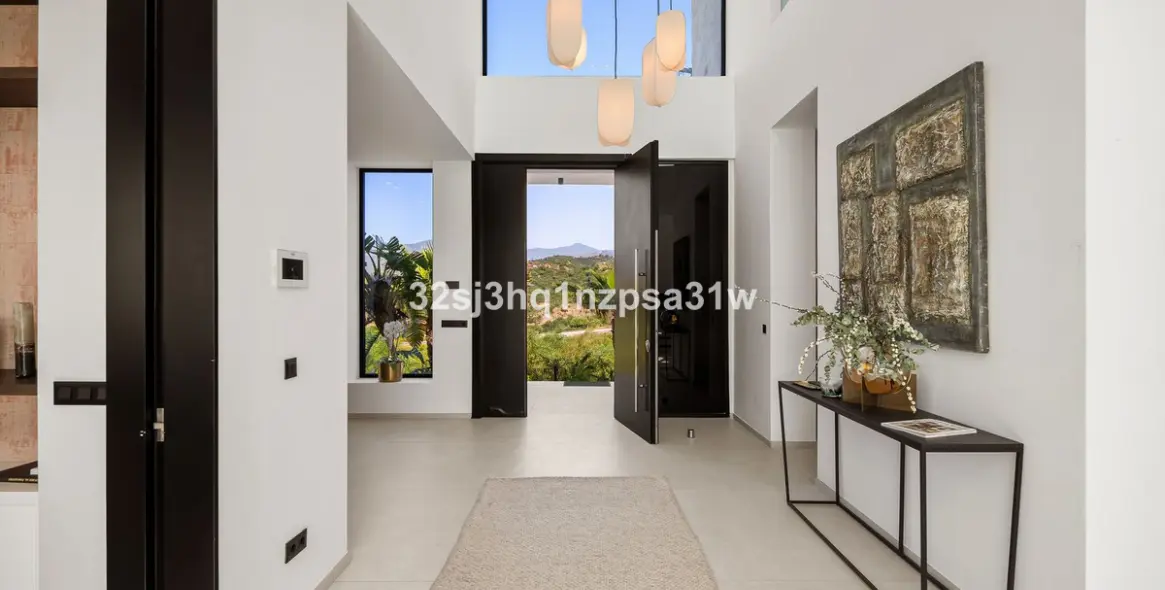 Short-term rent of detached villa in Estepona 3