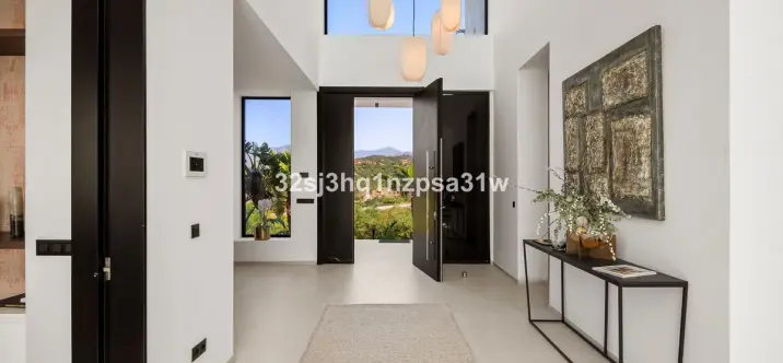 Short-term rent of detached villa in Estepona 2