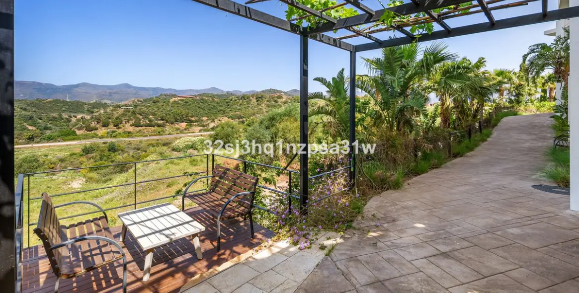 Short-term rent of detached villa in Estepona 11