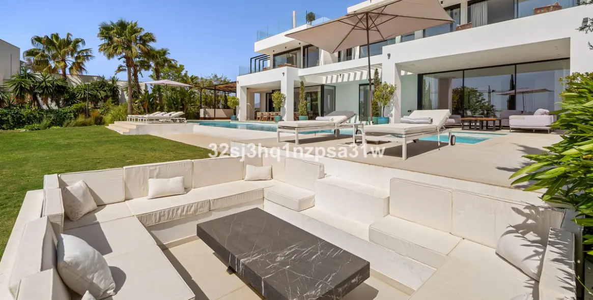 Short-term rent of detached villa in Estepona 14