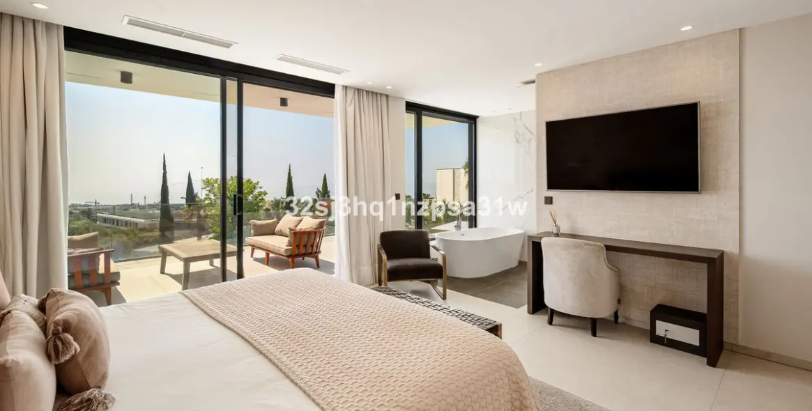 Short-term rent of detached villa in Estepona 15