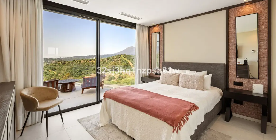 Short-term rent of detached villa in Estepona 18