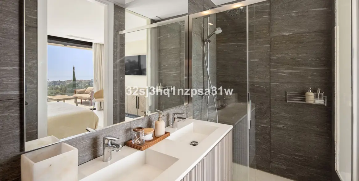 Short-term rent of detached villa in Estepona 19