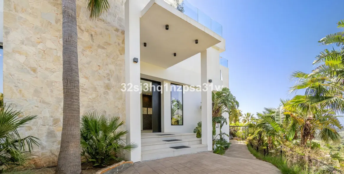 Short-term rent of detached villa in Estepona 28