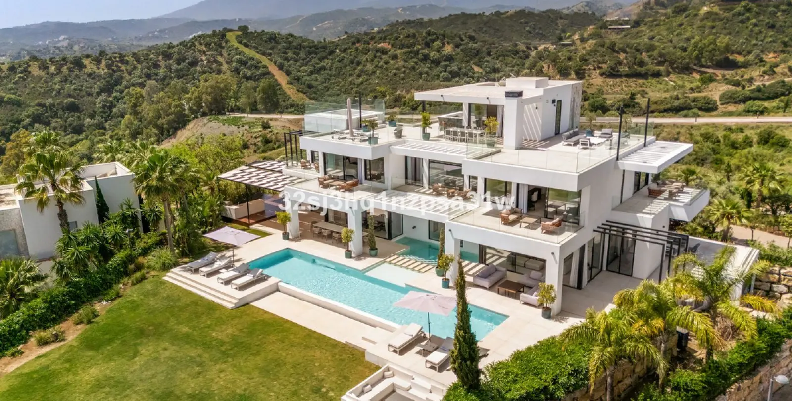 Краткосрочная аренда  отдельно стоящей виллы в Estepona 2