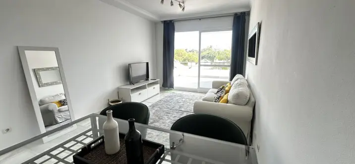 Venta de apartamento en planta media en Nueva Andalucía 4