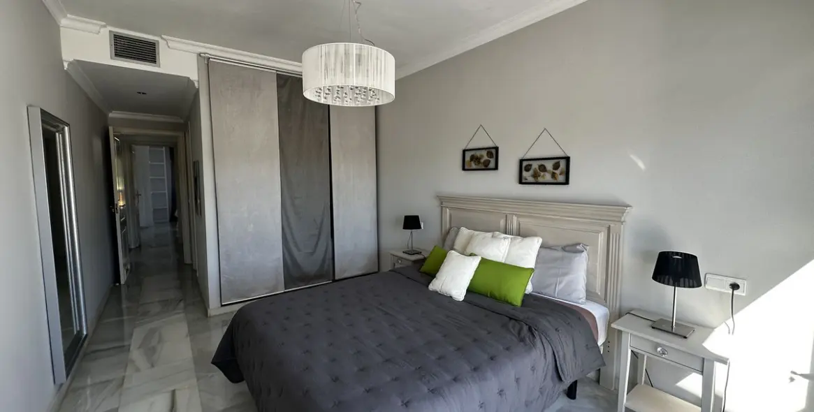 Venta de apartamento en planta media en Nueva Andalucía 7