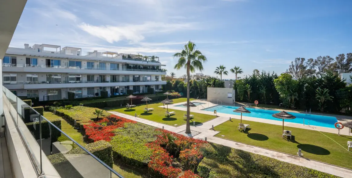 Sale of middle floor apartment in Bel Air 2