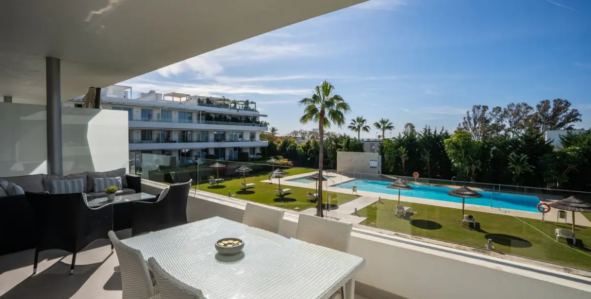 Sale of middle floor apartment in Bel Air 3