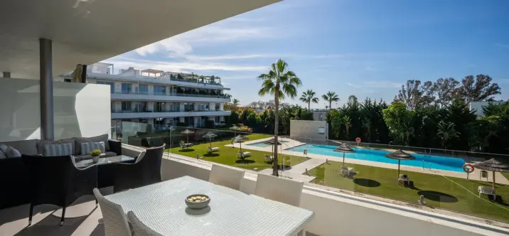 Sale of middle floor apartment in Bel Air 2